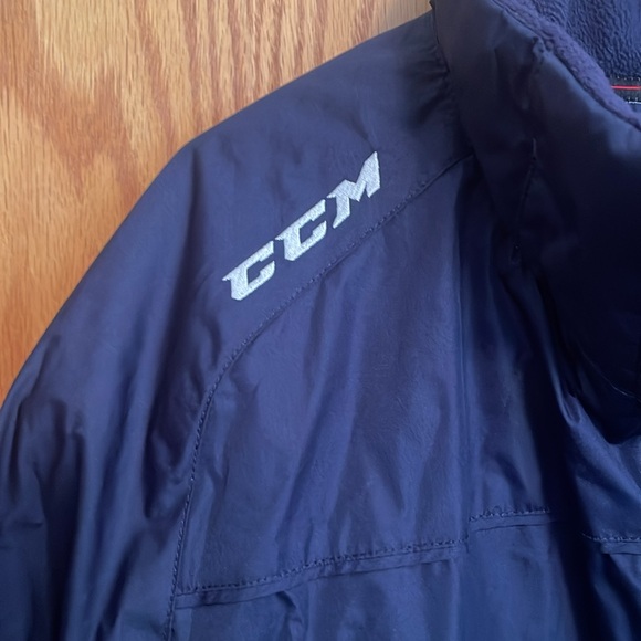 CCM hockey coat - Picture 4 of 12